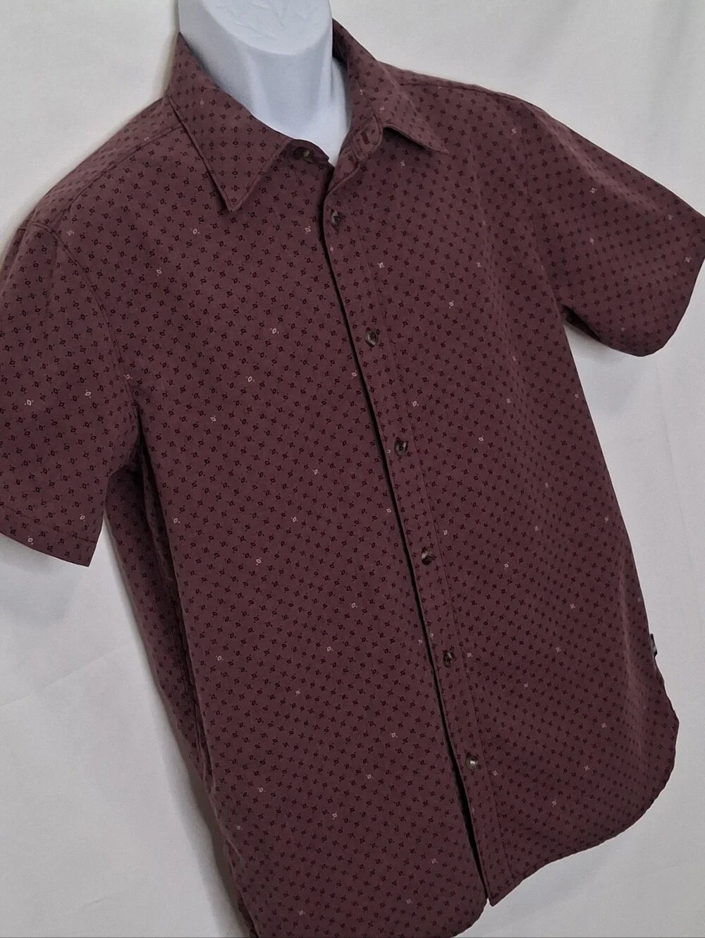 The North Face Men's Short-Sleeve Button-Down Shirt in Burgundy Microprint